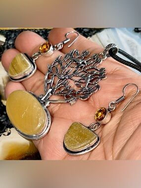 Yellow Agate Pendant & Earrings Set